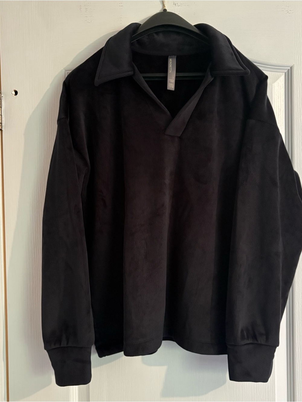 Mondetta Women’s Black Collared Pullover V-Neck Sweater